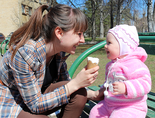 №46 Мирослава Золотухина с мамой А мороженое очень вкусное!