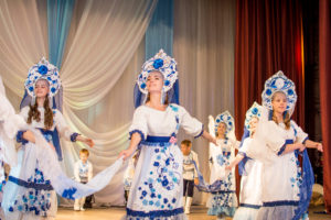 Самобытность и великоление русских костюмов и танца.