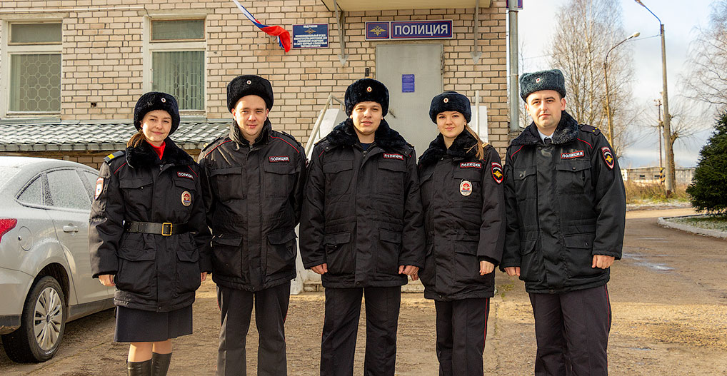 На фото (слева направо): К. Марус, О. Григорьев, А. Егоров, В. Иванова и Н. Куратов.