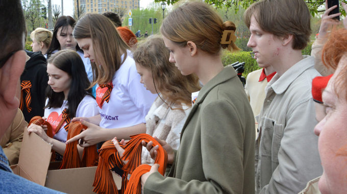 Более 80 тысяч Георгиевских ленточек раздали волонтёры в Тверской области