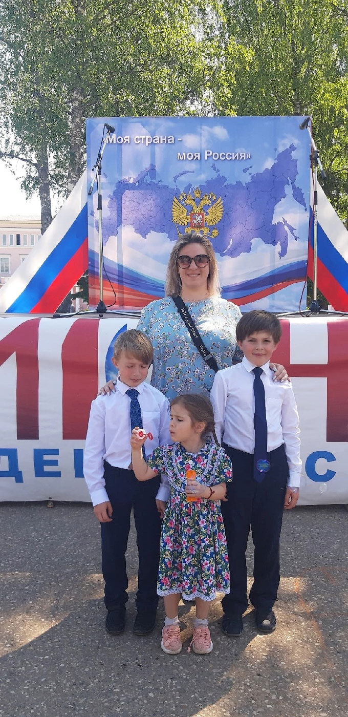 Наталья Белкова со своими детьми